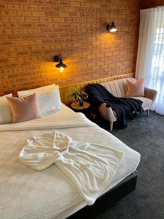 Golden River Motor Inn Моама Екстериор снимка