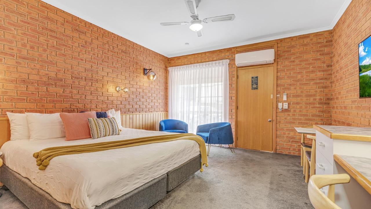 Golden River Motor Inn Моама Екстериор снимка